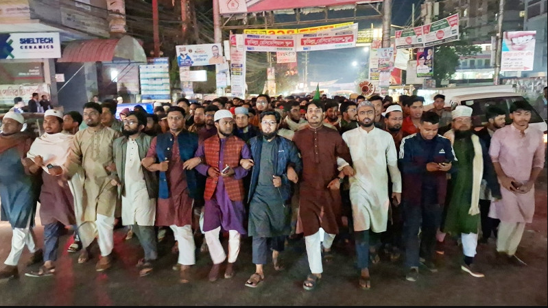 ওসমান হাদির হত্যাকারীদের বিচারের দাবিতে উত্তাল শাহবাগ