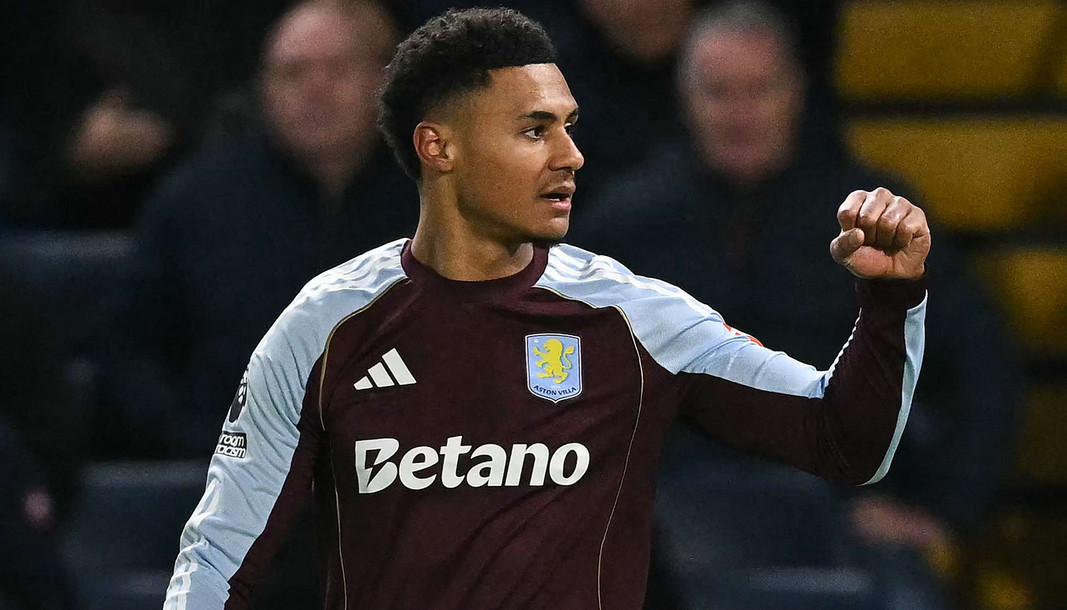 চেলসিকে হারিয়ে শত বছরের রেকর্ড স্পর্শ ভিলার