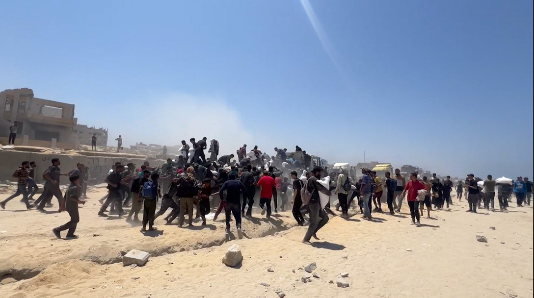 ত্রাণ প্রত্যাশী ফিলিস্তিনিদের গুলি করে মাটিচাপা দেয় ইসরায়েল : সিএনএন