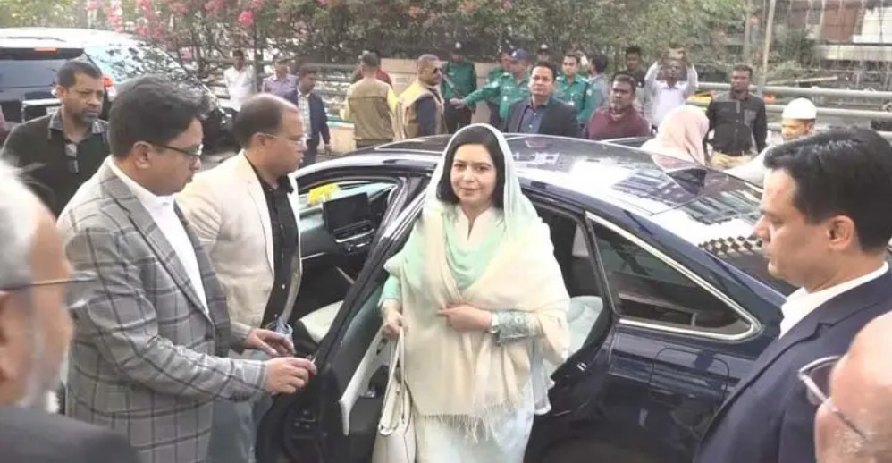 খালেদা জিয়াকে দেখতে এভারকেয়ারে পুত্রবধূ ডা. জুবাইদা