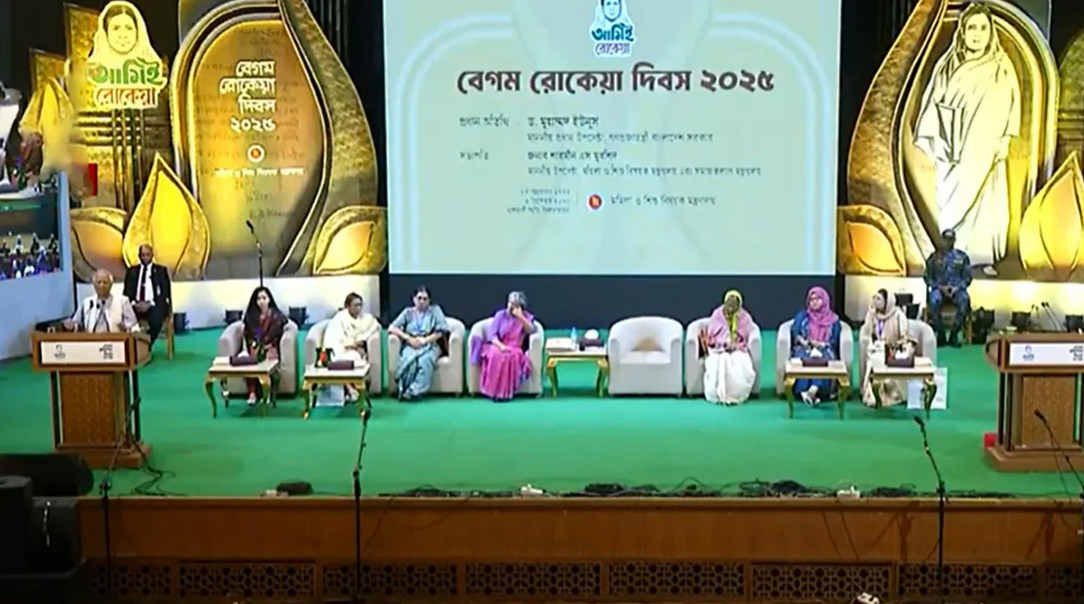 ফুটবলার ঋতুপর্ণা চাকমাসহ  রোকেয়া পদক পেলেন ৪ নারী