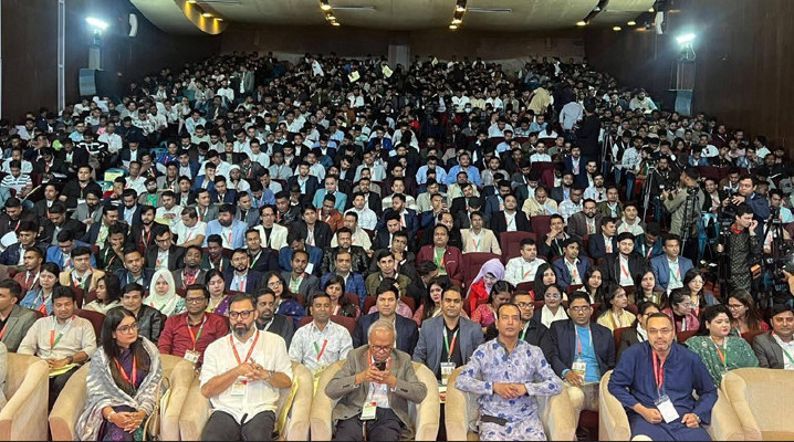 ক্ষমতায় গেলে দুর্নীতির বিরুদ্ধে যুদ্ধ ঘোষণা করবে বিএনপি : রিজভী