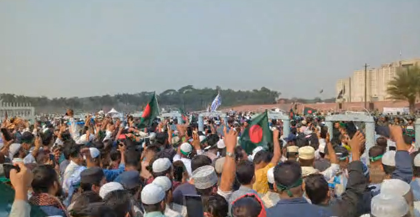 হাদির জানাজায় মানিক মিয়া অ্যাভিনিউয়ে লাখো মানুষের ঢল