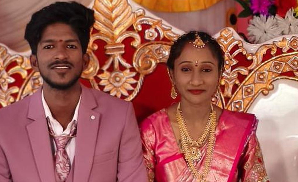 ভারতে ট্রেন থেকে ছিটকে পড়ে নবদম্পতির মৃত্যু