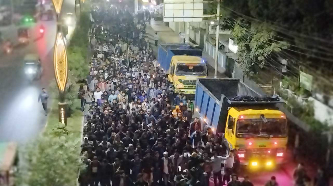 হাদি হত্যার বিচার দাবিতে উত্তাল রাবি