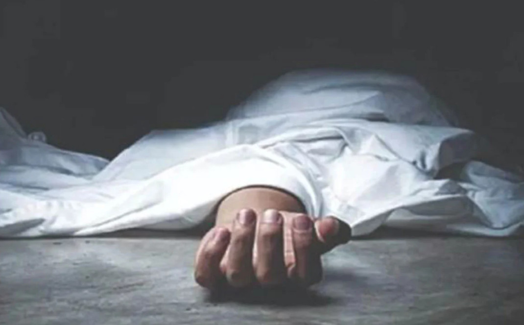 বাবাকে ঘুমের ওষুধ খাইয়ে প্রেমিককে দিয়ে খুন!