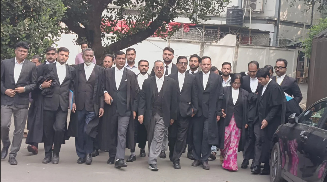 ট্রাইব্যুনালে হাজির ফজলুর রহমান, সঙ্গে আছে আইনজীবীদের বহর