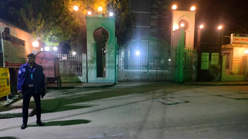 গোপালগঞ্জে কোর্টের সামনে ২ ‘হাতবোমা’ বিস্ফোরণ