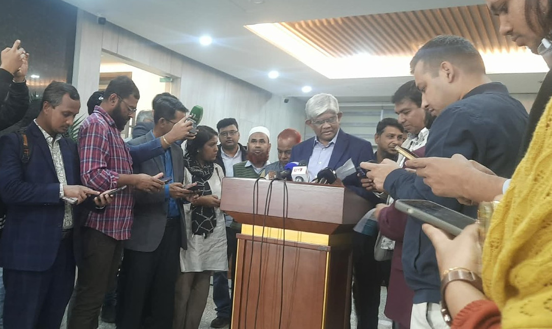 ভারত থেকে ৫০ হাজার টন চাল আনা হবে : অর্থ উপদেষ্টা