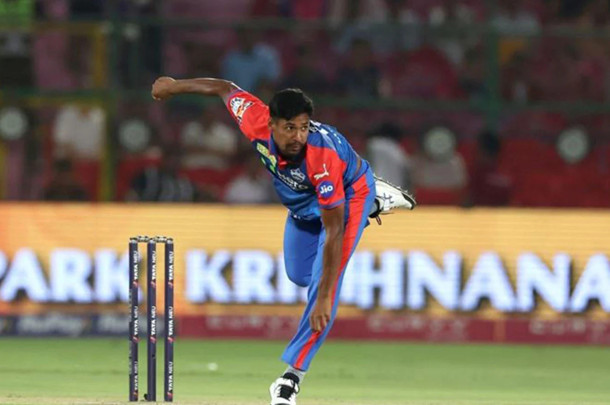 আইপিএলে রেকর্ড দামে বিক্রি হওয়ার পরদিনই মোস্তাফিজের দুর্দান্ত বোলিং