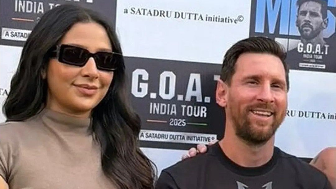 শুভশ্রীকে কুরুচিকর মন্তব্যের অভিযোগ নিয়ে থানায় রাজ