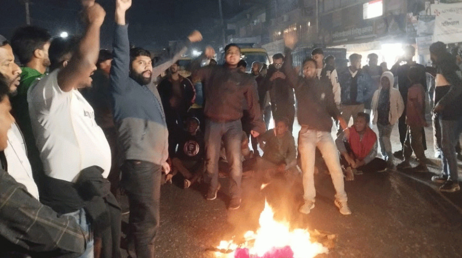 ওসমান হাদির মৃত‍্যুতে ঢাকা-বরিশাল মহাসড়ক অবরোধ