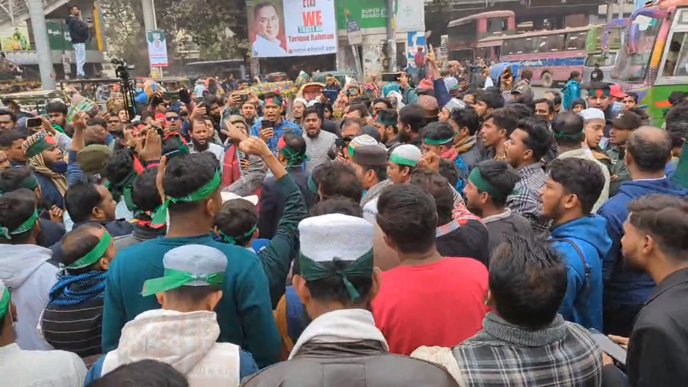 শহিদ হাদি হত্যার বিচার দাবিতে আজও উত্তাল শাহবাগ