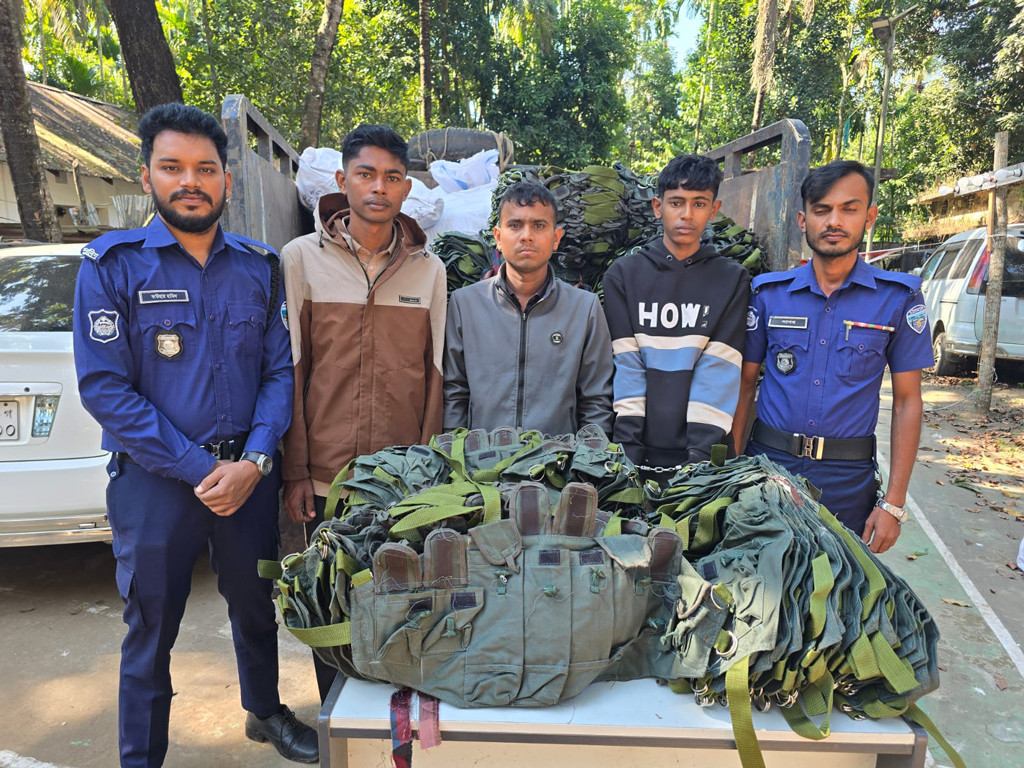 আরাকান আর্মির জন্য নেওয়া হচ্ছিল ১৬০০ বাউন্ডলি, গ্রেপ্তার ৩