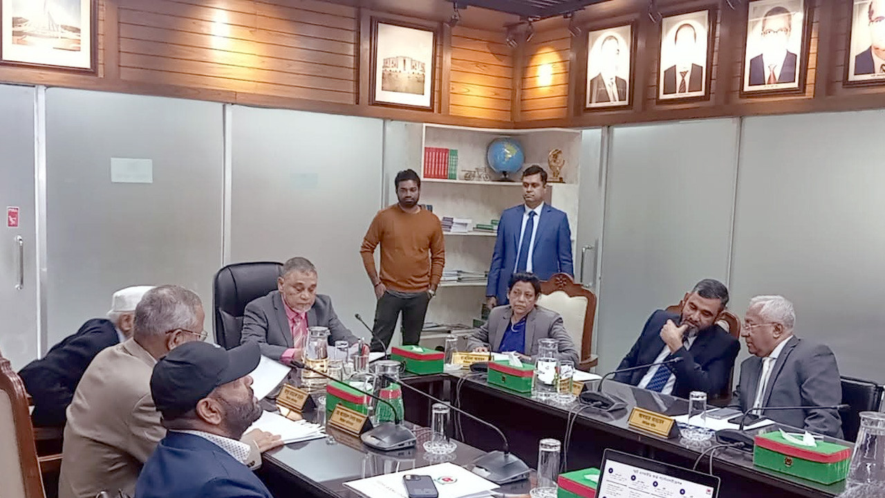 তফসিল চূড়ান্তে বৈঠকে বসেছে ইসি