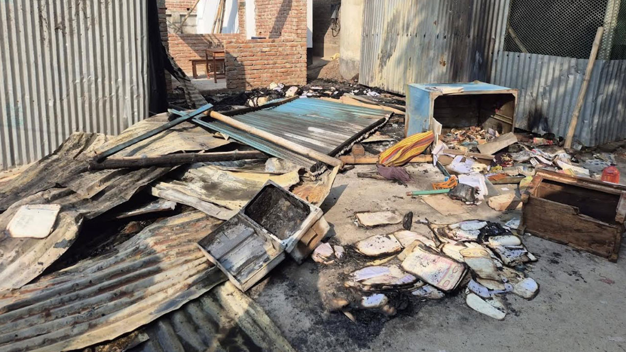 মাগুরায় একই রাতে দুই সরকারি কার্যালয়ে অগ্নিসংযোগ