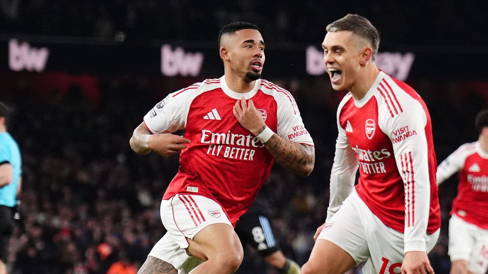 ভিলাকে উড়িয়ে শীর্ষস্থান আরও মজবুত আর্সেনাল