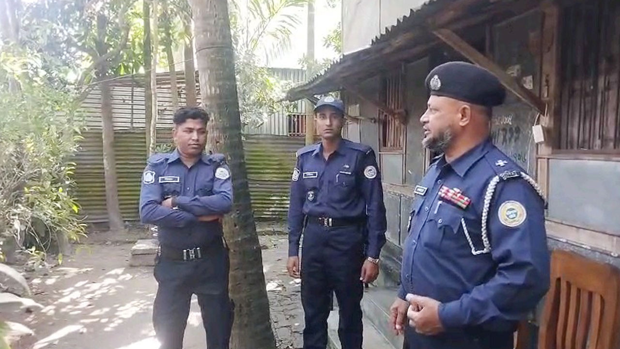 ওসমান হাদির বাড়িতে পুলিশ মোতায়েন