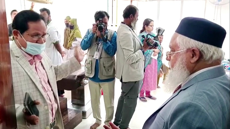 স্বাস্থ্য অধিদপ্তরের ডিজির সঙ্গে তর্কে জড়ানো চিকিৎসককে অব্যাহতি