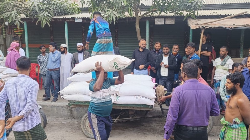 ময়মনসিংহে পাচার কালে ৫০ বস্তা সার জব্দ