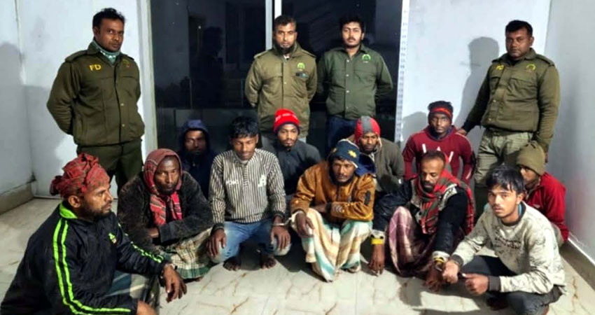 সুন্দরবনের অভয়ারণ্যে মাছ ধরার অপরাধে ১১ জেলে আটক