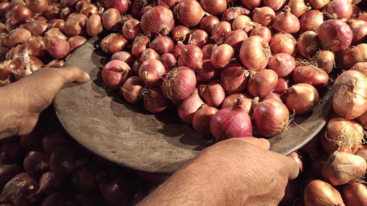 সরকার পেঁয়াজ আমদানির অনুমতি বাড়ালো