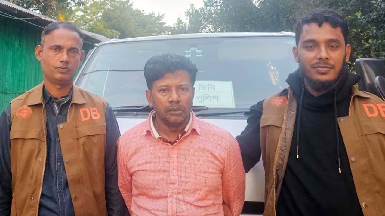 লক্ষ্মীপুরে ওয়ার্কশপের আড়ালে আগ্নেয়াস্ত্র তৈরি, মালিক গ্রেপ্তার