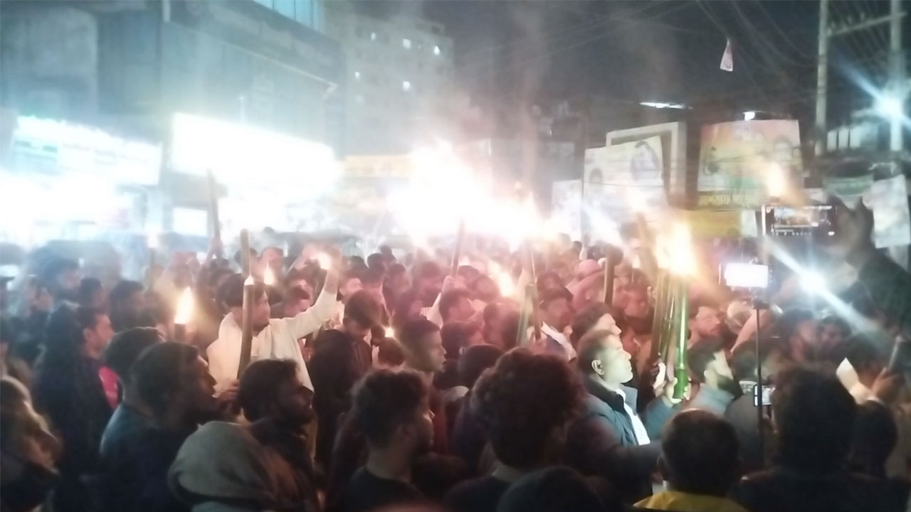 টাঙ্গাইলে টুকুর মনোনয়ন বাতিলের দাবিতে বিএনপি নেতাকর্মীদের মশাল মিছিল