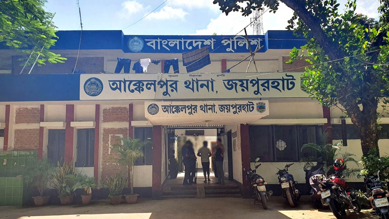 জয়পুরহাটের আক্কেলপুরে আ‘ লীগের তিন নেতা গ্রেফতার