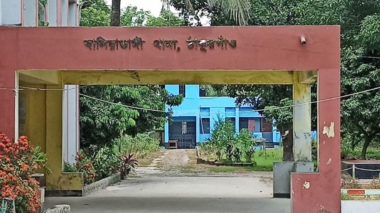 ঠাকুরগাঁওয়ের বালিয়াডাঙ্গীতে আওয়ামী লীগ নেতা আটক