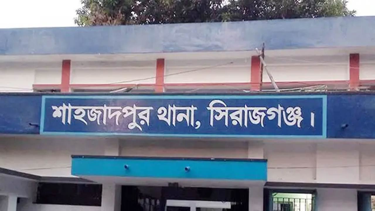 সিরাজগঞ্জের শাহজাদপুরে মাদকসেবী ও গাঁজা ব্যাবসায়ীসহ আটক ৪