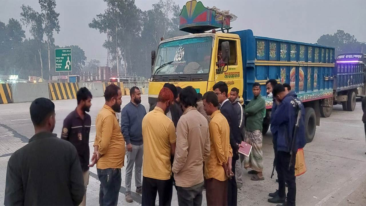 পরিবেশ অধিদপ্তরের অভিযানে বগুড়ায় ৩ যানবাহনের জরিমানা