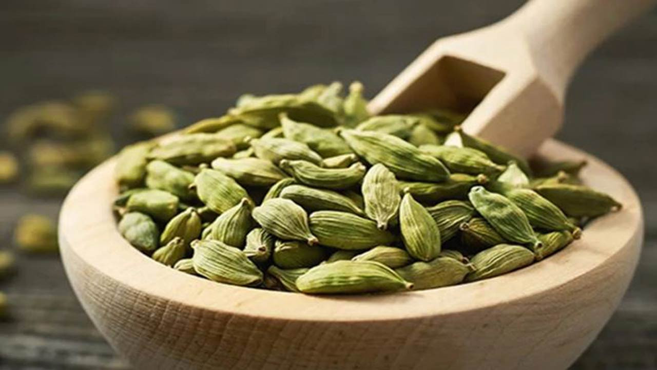 খাবারের পরে এক টুকরো এলাচ খাওয়ার উপকারিতা