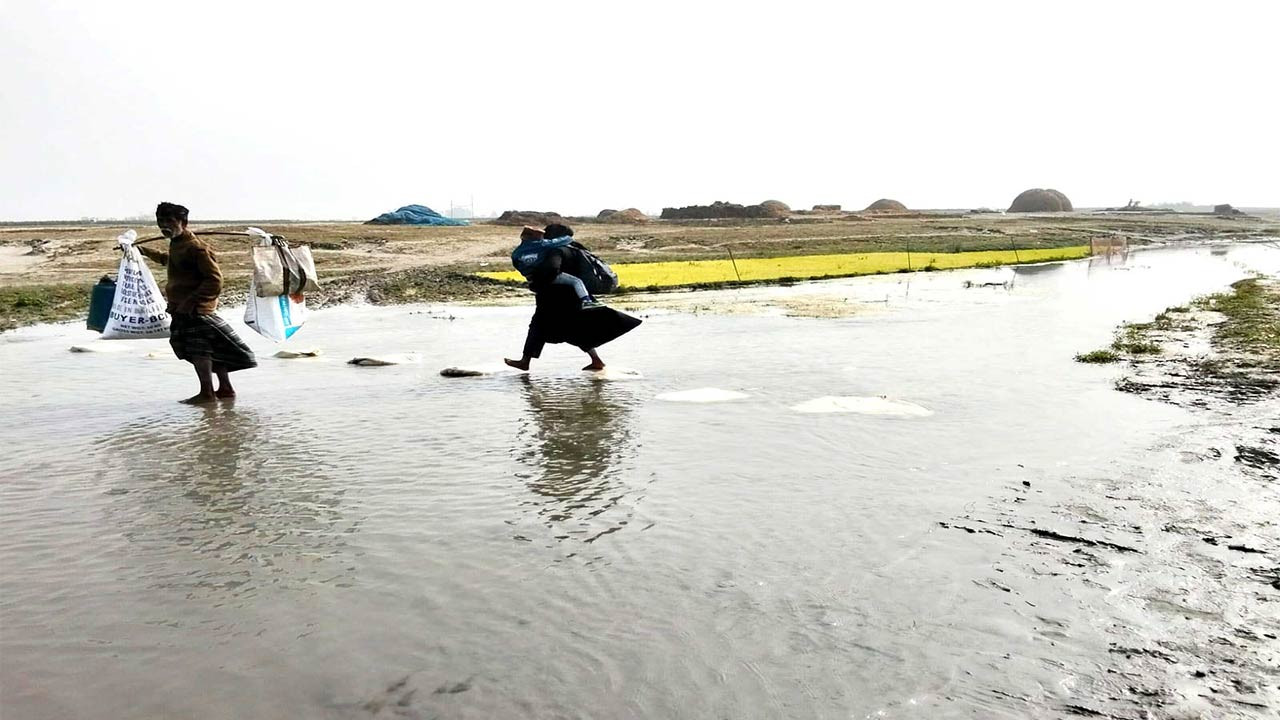 বগুড়ার সোনাতলায় নাব্যতা হারিয়েছে যমুনা নদী, দীর্ঘদিন ধরে ড্রেজিং না করায়