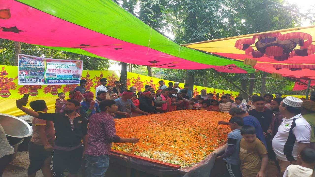 পাবনার বেড়ার ঐতিহ্যবাহী সবজি খিচুড়ি উৎসবের একযুগ পূর্তি