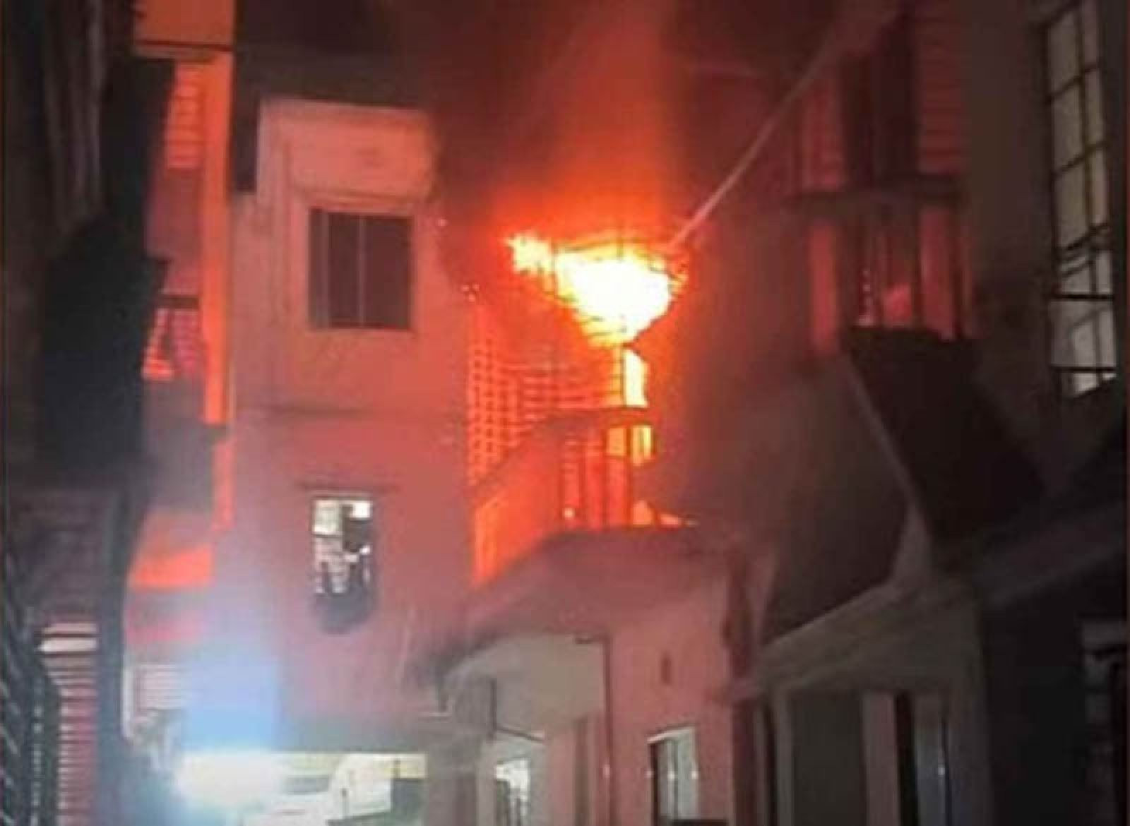 সাভারের বাসায় ভয়াবহ অগ্নিকাণ্ড , দুই জাবি ছাত্রসহ দগ্ধ ৪