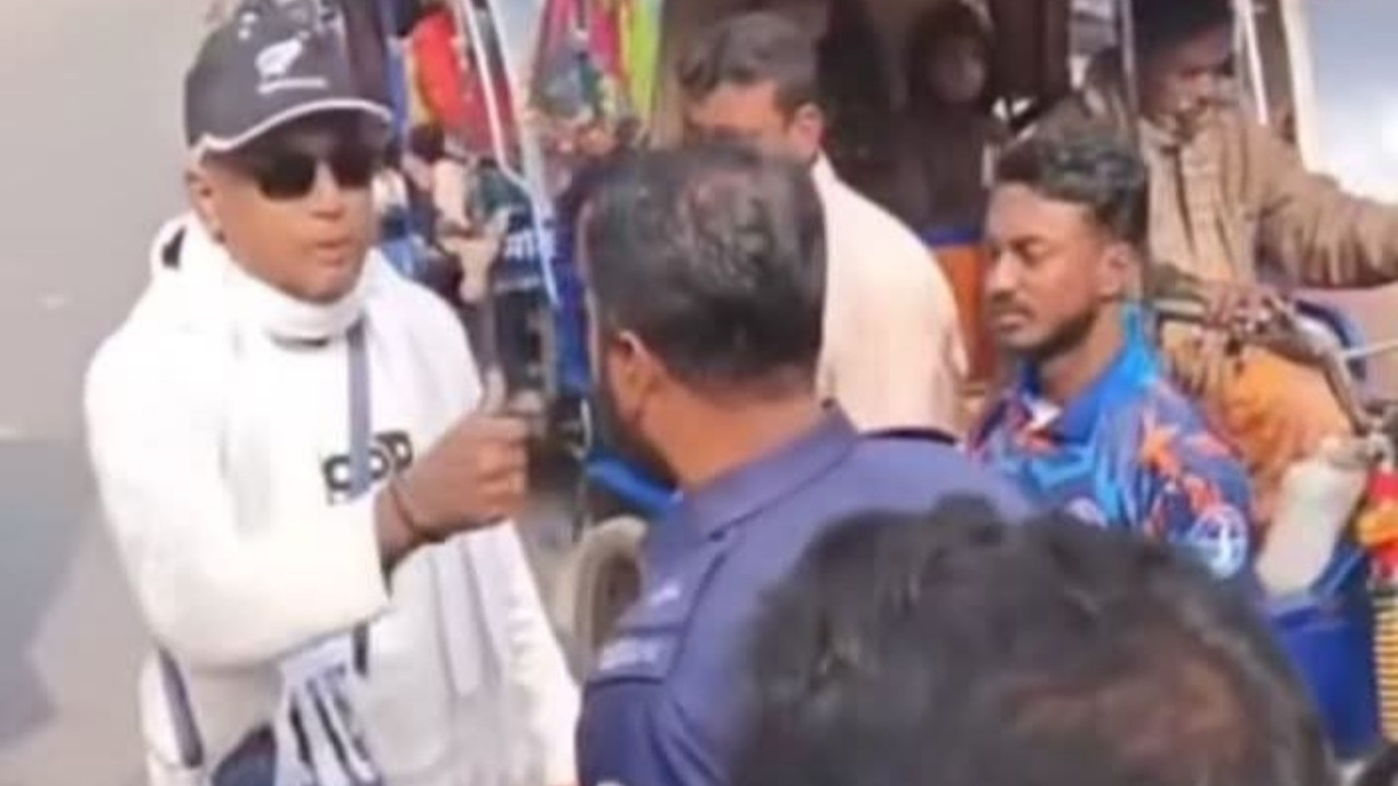 বগুড়ায় ট্রাফিক পুলিশের সাথে দুর্ব্যবহাকারী শাজাহানপুরের বিএনপি নেতা নাজির বহিস্কার