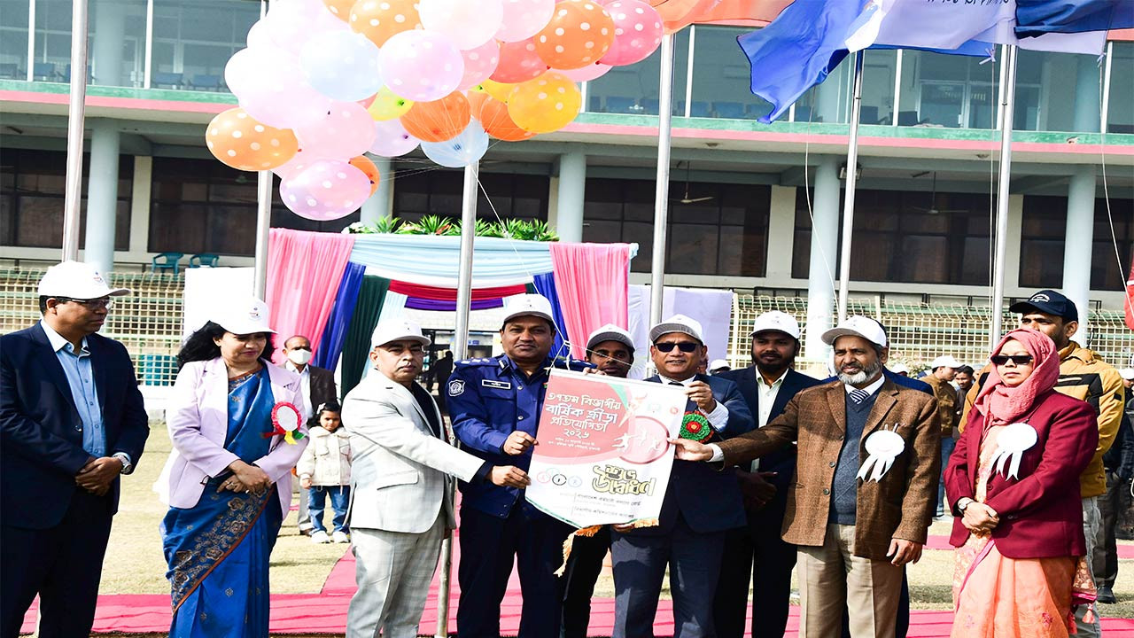 সুষ্ঠু সুন্দর সমাজ বিনির্মাণে খেলাধুলার বিকল্প নেই : বিভাগীয় কমিশনার