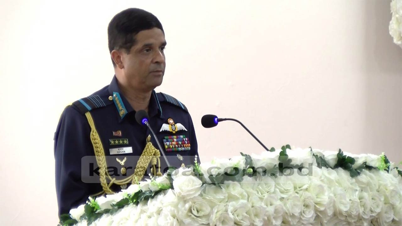 নির্বাচিত সরকারের সময় বগুড়া বিমান বন্দরের রানওয়ে সম্প্রসারণ কাজ এগিয়ে নেওয়া সম্ভব : বগুড়ায় বিমান বাহিনী প্রধান হাসান মাহমুদ খাঁন