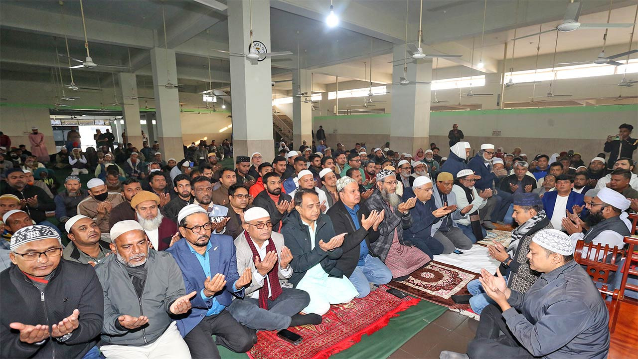 খালেদা জিয়ার রুহের মাগফিরাত কামনা ও তারেক রহমান চেয়ারম্যান হওয়ায় বগুড়ায় দোয়া মাহফিল