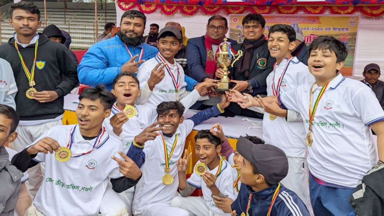 নওগাঁয় ক্রিকেট প্রতিযোগিতা