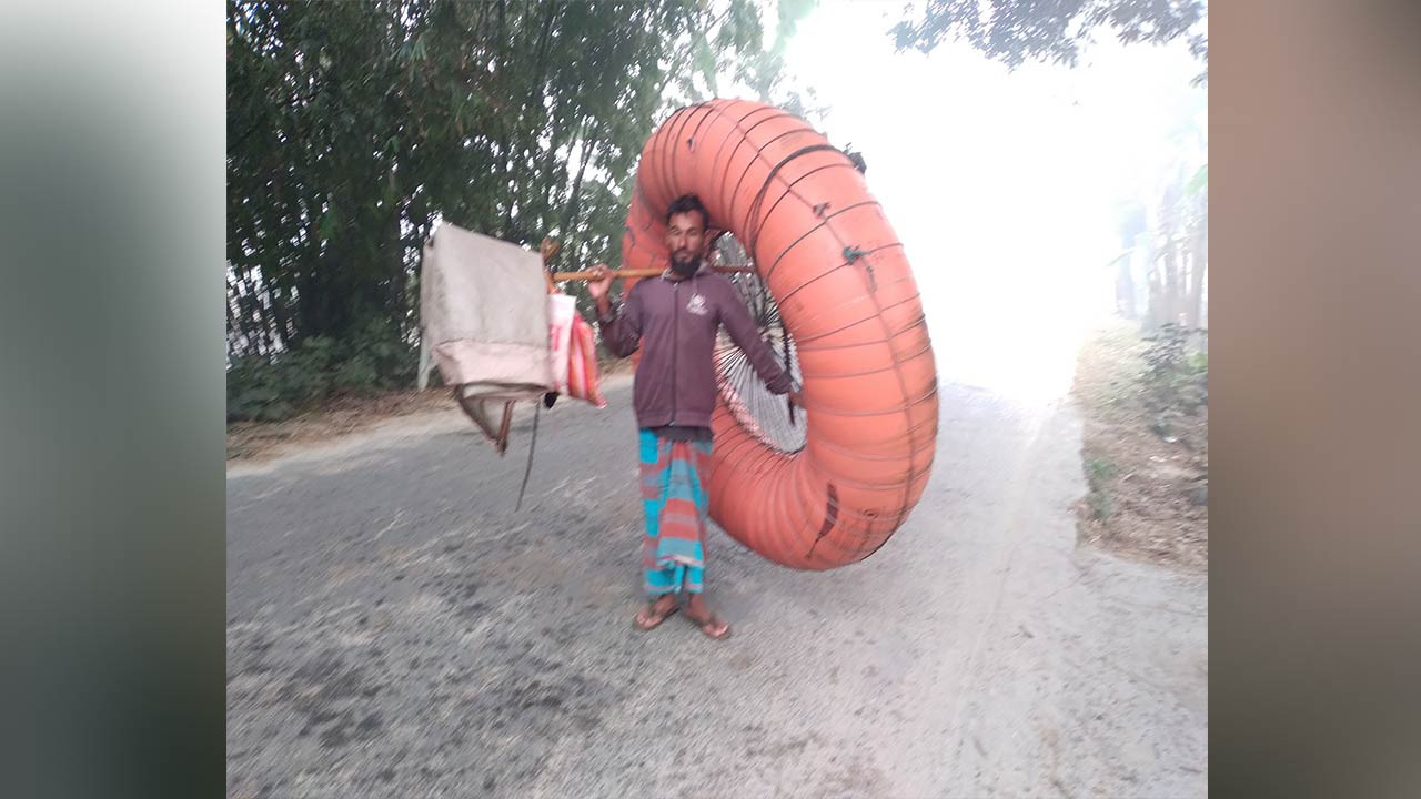 তেঁতুলিয়া তীব্র শীতে পাথর শ্রমিকরা কাজ করতে পারছে না