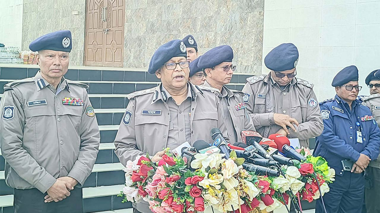 সমাজের সম্পূর্ণ সমর্থন না পেলে আমি নির্বাচন করতে পারবো না : রংপুরে আইজিপি