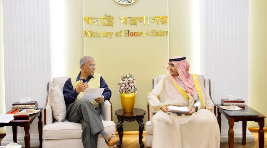 স্বরাষ্ট্র উপদেষ্টার সঙ্গে সৌদি রাষ্ট্রদূতের সাক্ষাৎ