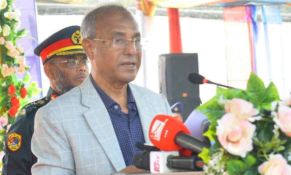 ফ্যাসিস্ট ও সন্ত্রাসীরা দেশ ছেড়ে পালানোয় নির্বাচন ভন্ডুলের আশঙ্কা নেই: স্বরাষ্ট্র উপদেষ্টা