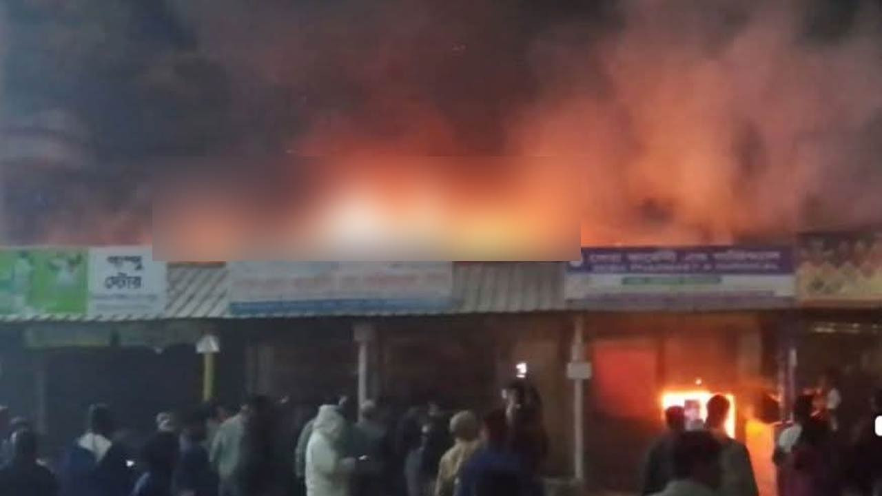 বগুড়ায় আগুনে পুড়ল ৪টি প্রতিষ্ঠান