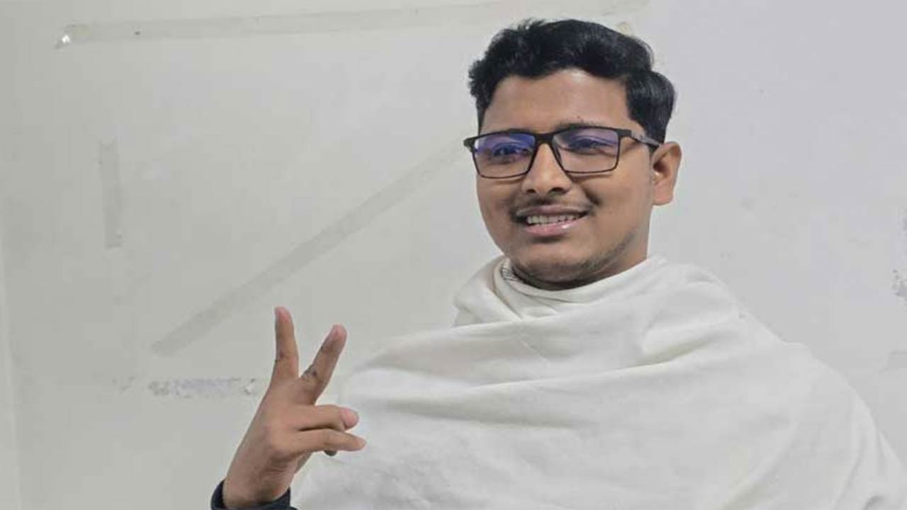 জকসুর ৩৫ কেন্দ্রে ৫৮৩ ভোটে এগিয়ে শিবিরের ভিপি প্রার্থী