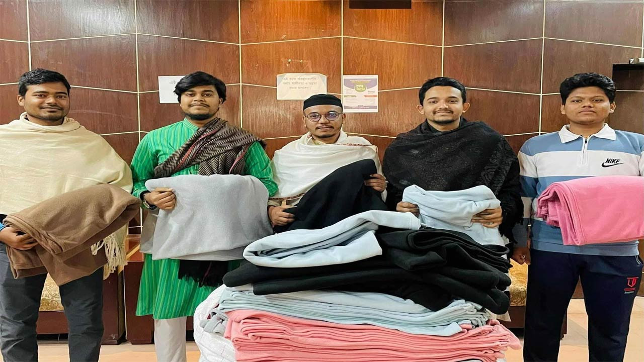 ছাত্রশিবির ঢাবি শাখার উদ্যোগে শিক্ষার্থী ও কর্মচারীদের মাঝে ১৫০০ শীতবস্ত্র বিতরণ