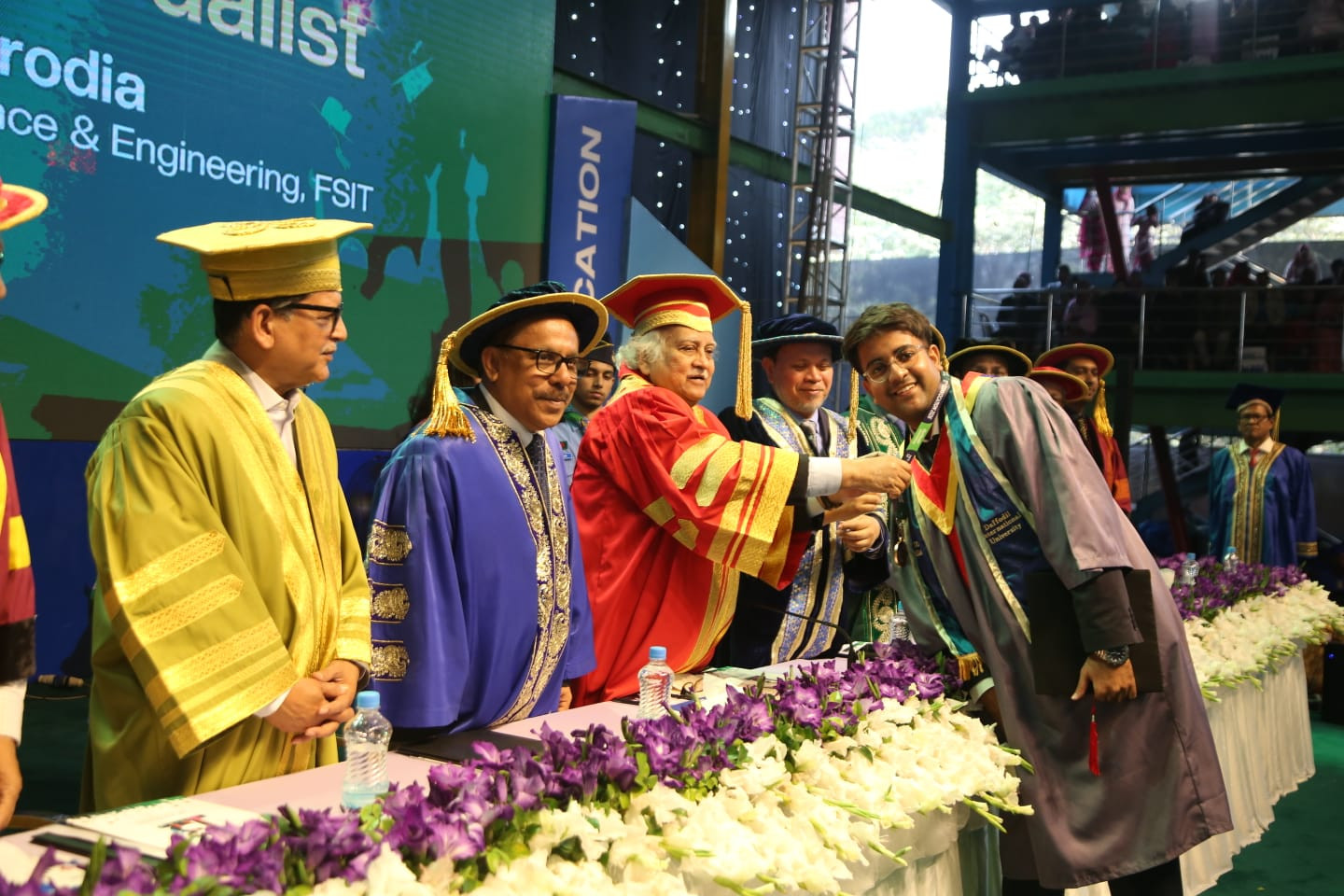 ড্যাফোডিল ইন্টারন্যাশনাল ইউনিভার্সিটির ১৩তম সমাবর্তন উদযাপন: ৪০২০ জন শিক্ষার্থীর ডিগ্রি অর্জন