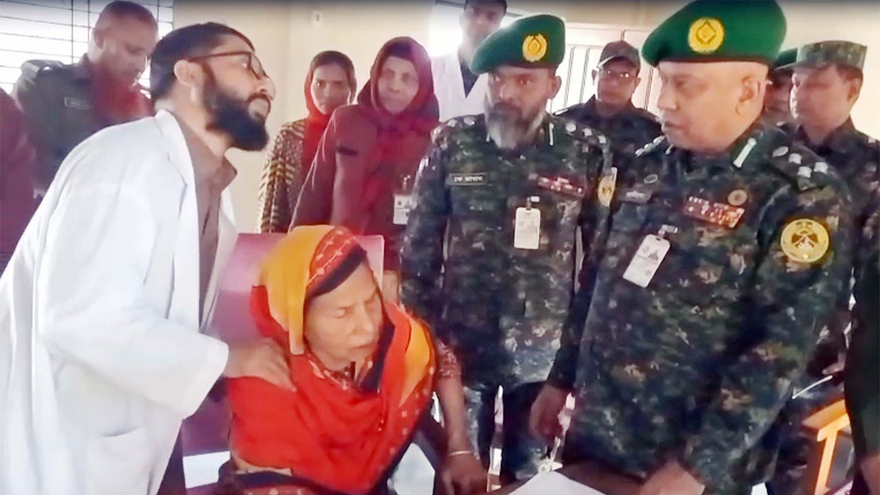 রংপুরে আনসার-ভিডিপি‘র ফ্রি মেডিকেল ক্যাম্পের উদ্বোধন